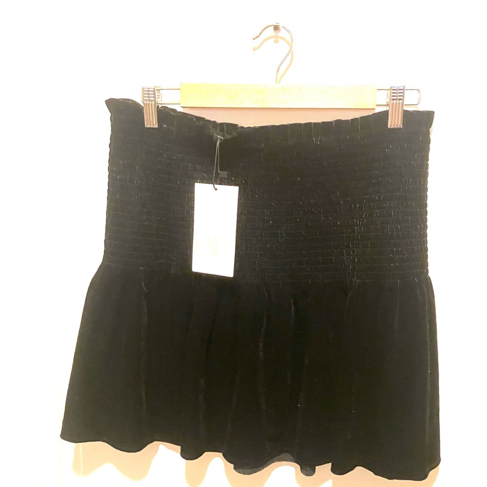 NWT ZARA black velvet skirt - SZ L